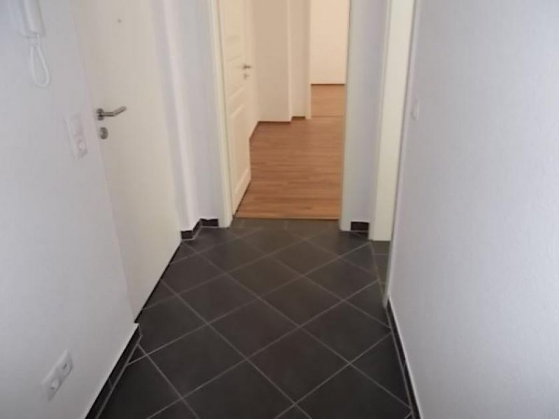 Chemnitz *** Günstige 2-Zimmer mit Laminat und Wannenbad in guter Lage *** Wohnung mieten