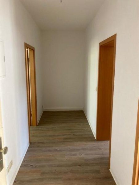 Chemnitz Günstige 2-Zimmer mit Laminat, Balkon und Wanne in ruhiger Lage! EBK mgl. Wohnung mieten