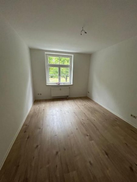 Chemnitz Günstige 2-Zimmer mit Laminat, Balkon, AR und Dusche in ruhiger Lage! Einbauküche mgl. Wohnung mieten