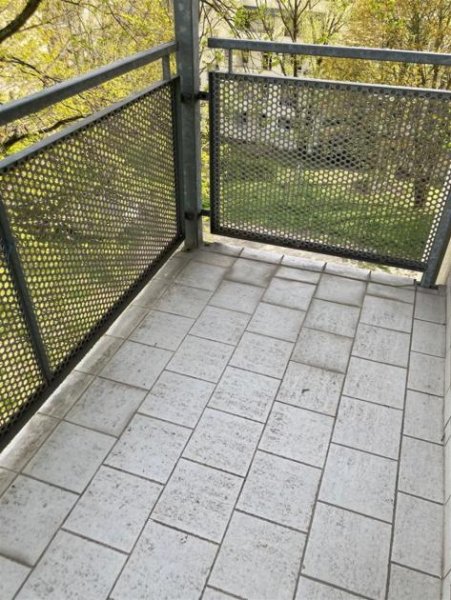 Chemnitz Günstige 2-Zimmer mit Laminat, Balkon und Wanne in ruhiger Lage! Wohnung mieten