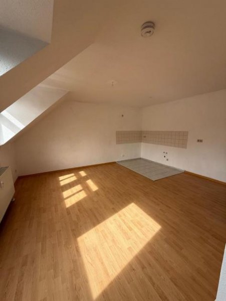 Chemnitz Günstige DG 2-Zimmer mit Wanne und Laminat in guter Lage! Wohnung mieten