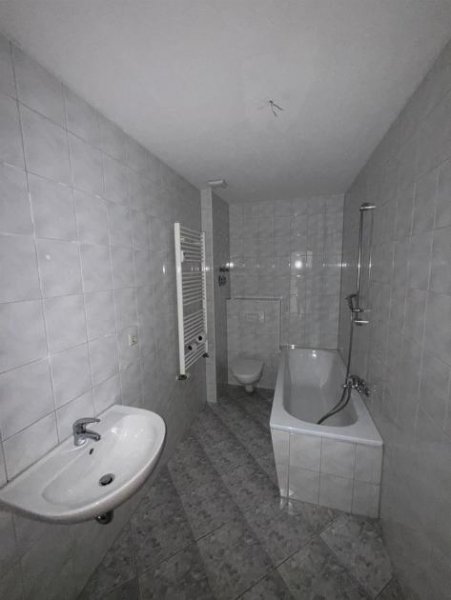 Chemnitz Günstige DG 2-Zimmer mit Wanne und Laminat in guter Lage! Wohnung mieten