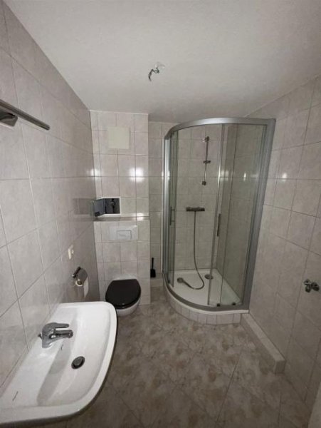 Chemnitz Günstige und DG 3-Zimmer mit Dusche, AR, Garten, Balkon und Laminat in guter Lage! EBK mgl.! Wohnung mieten