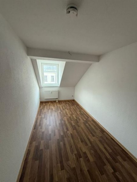 Chemnitz Günstige und DG 3-Zimmer mit Dusche, AR, Garten, Balkon und Laminat in guter Lage! EBK mgl.! Wohnung mieten