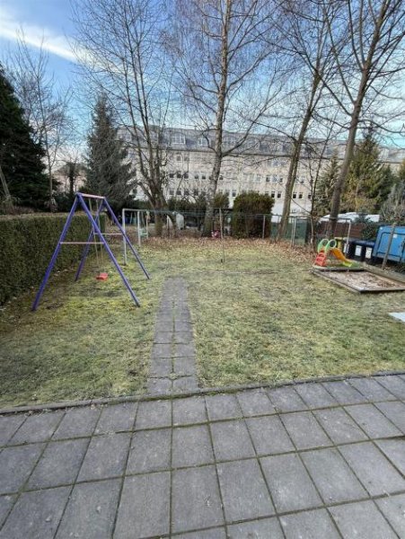 Chemnitz Günstige und DG 3-Zimmer mit Dusche, AR, Garten, Balkon und Laminat in guter Lage! EBK mgl.! Wohnung mieten