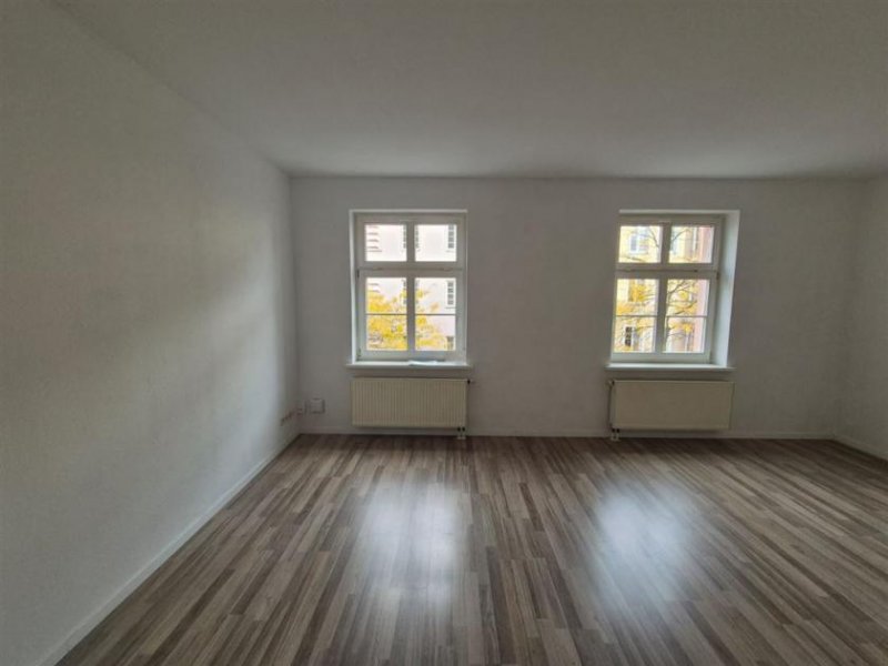 Chemnitz Kompakte 2-Zimmer mit Einbauküche, Laminat und Wannenbad in guter Lage Wohnung mieten