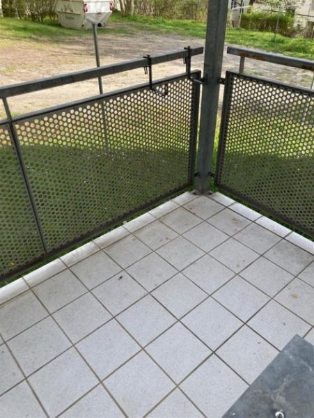 Chemnitz Kompakte 2-Zimmer mit Laminat, Wannenbad & Balkon in ruhiger Lage! Wohnung mieten