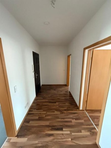 Chemnitz Kompakte DG 3-Zimmer mit Aufzug, Laminat, Dachbalkon und Eckwanne in guter Lage! Wohnung mieten