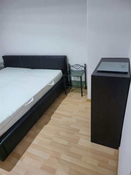 Chemnitz Möblierte 2-Zimmer mit Einbauküche, Laminat und Wannenbad in guter Lage Wohnung mieten