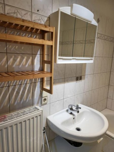 Chemnitz Möblierte 2-Zimmer mit Einbauküche, Laminat und Wannenbad in guter Lage Wohnung mieten