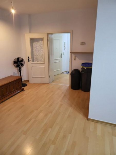 Chemnitz Möblierte 2-Zimmer mit Einbauküche, Laminat und Wannenbad in guter Lage Wohnung mieten