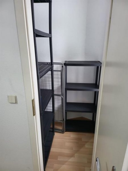 Chemnitz Möblierte 2-Zimmer mit Einbauküche, Laminat und Wannenbad in guter Lage Wohnung mieten