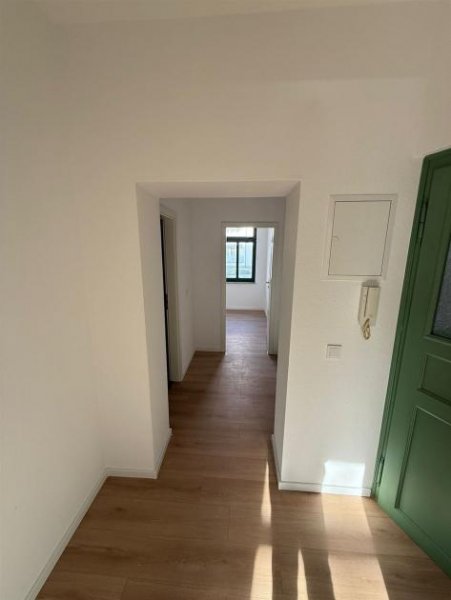 Chemnitz NEU-Sanierte 2-Zimmer mit Laminat, Balkon und offener Küche in zentraler Lage! EBK mgl. Wohnung mieten