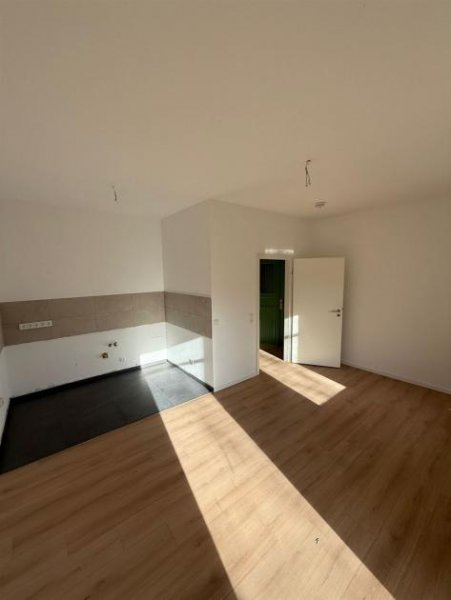 Chemnitz NEU-Sanierte 2-Zimmer mit Laminat, Balkon und offener Küche in zentraler Lage! EBK mgl. Wohnung mieten