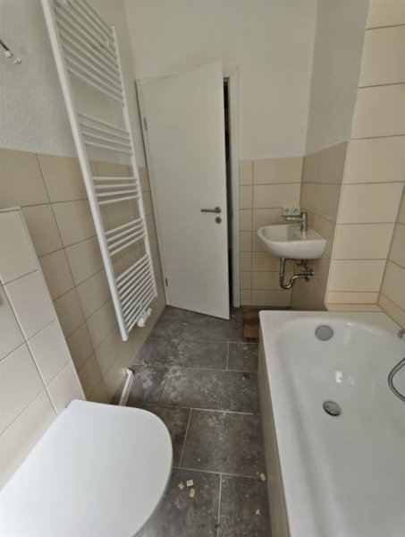 Chemnitz *Neusanierte und großzügige 2-Zimmer mit Laminat und Wannenbad in schöner Lage* Wohnung mieten