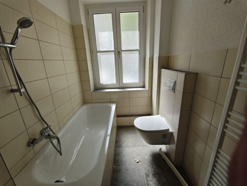 Chemnitz *Neusanierte und großzügige 2-Zimmer mit Laminat und Wannenbad in schöner Lage* Wohnung mieten