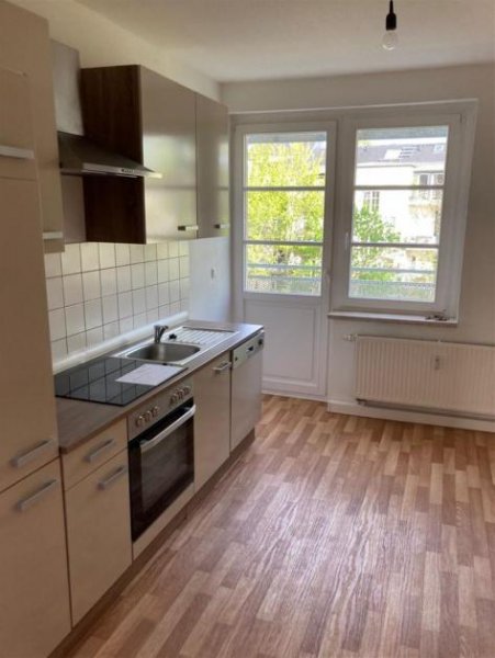 Chemnitz Schicke 2-Zimmer mit Einbauküche, Laminat, Wannenbad & Balkon in ruhiger Lage! Wohnung mieten