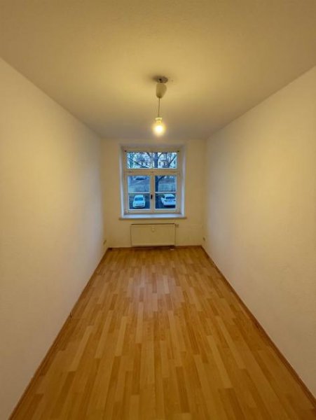 Chemnitz WG-taugliche 3-Zimmer mit Einbauküche, Laminat, Balkon und Wanne in ruhiger Lage! Wohnung mieten
