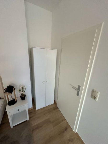 Chemnitz Zweitbezug nach San.! Kompaktloft 1-Zi. im Hinterhaus mit Du. und Lam. in zentraler Lage! EBK mgl. Wohnung mieten