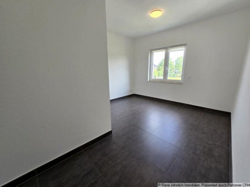 Chemnitz Exklusive 4 Raum Wohnung in Adelsberg + Stellpatz + Barrierefrei + Keller Wohnung mieten