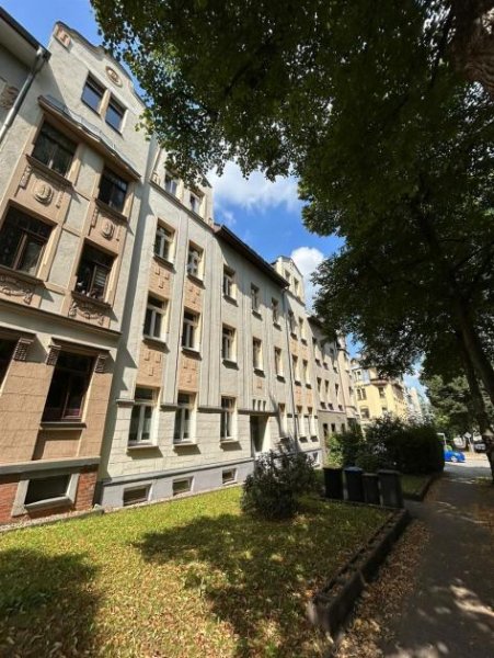 Chemnitz Großzügige 2-Zimmer mit Laminat, Wannenbad und Balkon in guter Lage! EBK mgl. Wohnung mieten