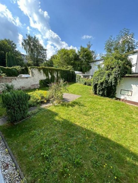 Chemnitz Großzügige 2-Zimmer mit Laminat, Wannenbad und Balkon in guter Lage! EBK mgl. Wohnung mieten