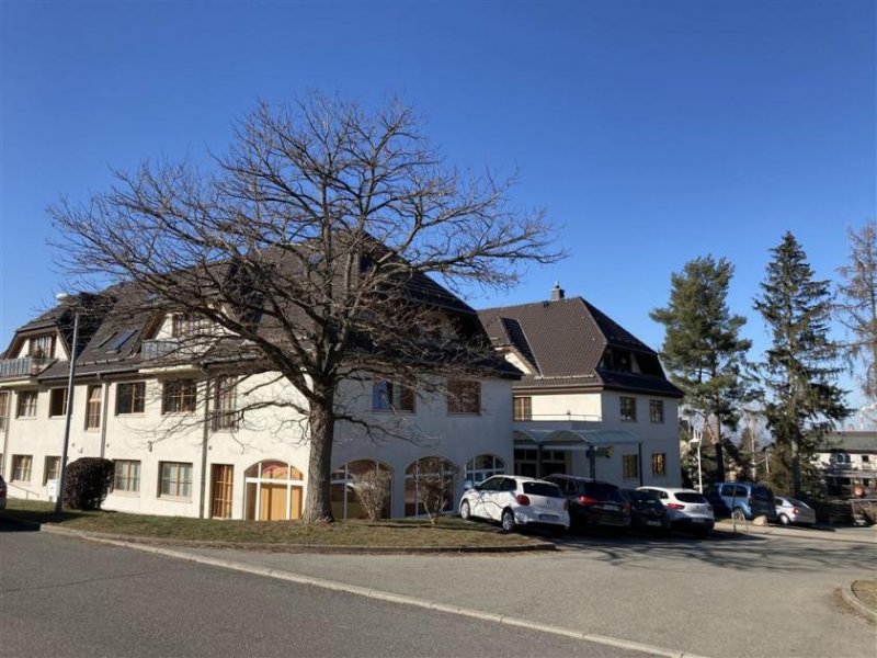 Chemnitz Großzügige 2,5-Zi. mit Laminat, EBK, Balkon und Wannenbad in sehr guter Lage! TG mgl. Wohnung mieten