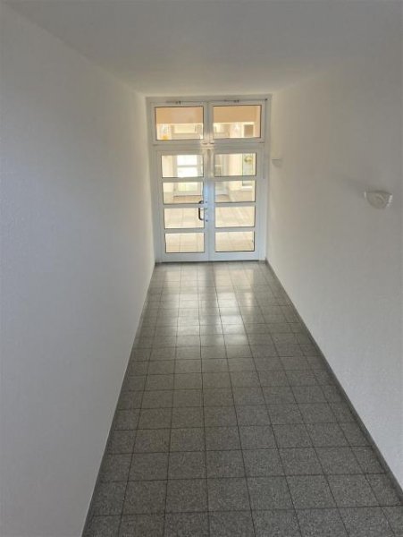 Chemnitz Großzügige 2,5-Zi. mit Laminat, EBK, Balkon und Wannenbad in sehr guter Lage! TG mgl. Wohnung mieten