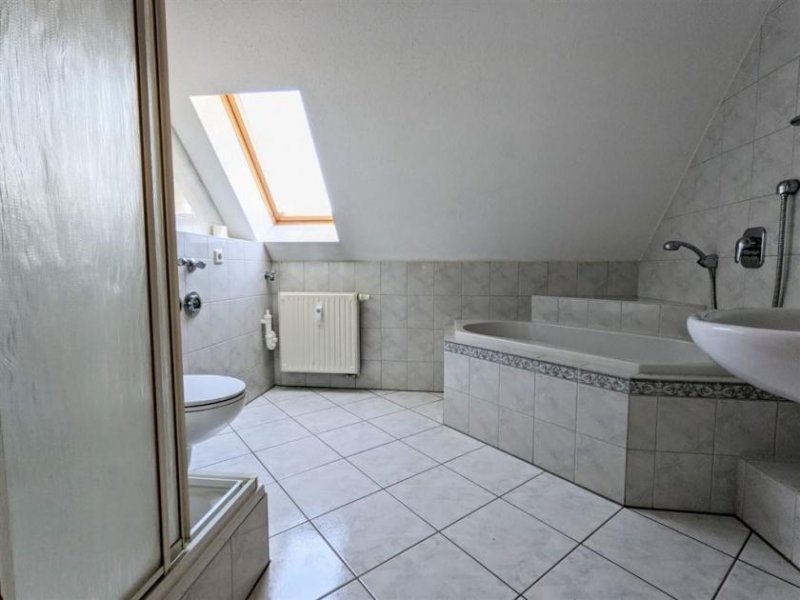 Chemnitz Großzügige 2,5-Zi. mit Laminat, EBK, Balkon und Wannenbad in sehr guter Lage! TG mgl. Wohnung mieten