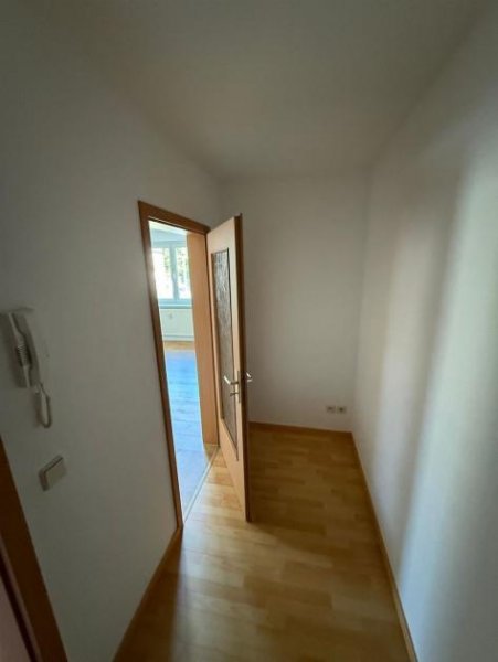 Chemnitz Gemütliche 2-Zimmer mit Laminat, offener Küche, Tageslichtbad mit Wanne und Dusche! Wohnung mieten