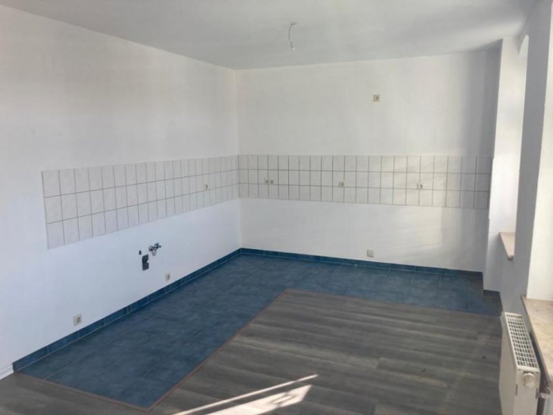 Chemnitz Am Park! Günstige 2,5-Zi. mit Aufzug, Laminat, Abstellraum und Dusche! Wohnung mieten