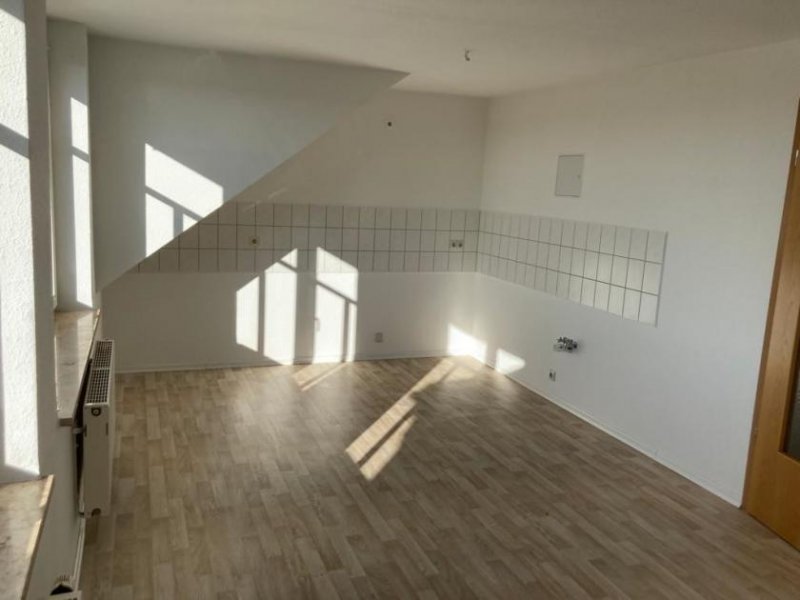 Chemnitz Am Park! Günstige DG 2-Zi. mit Aufzug, Laminat, Abstellraum und Dusche! EBK gegen Aufpreis mgl Wohnung mieten