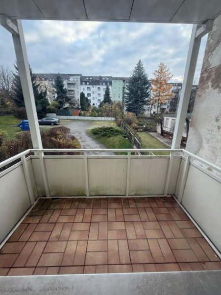 Chemnitz Gemütliche 1-Zimmer mit Balkon, Laminat und Wannenbad in ruhiger Lage Wohnung mieten