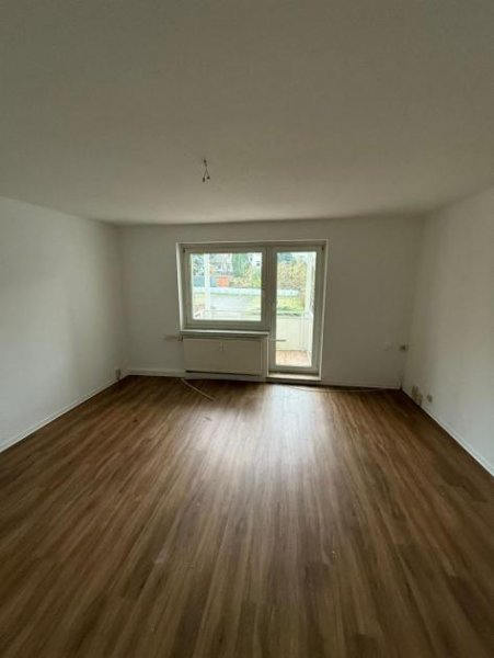 Chemnitz Gemütliche 1-Zimmer mit Balkon, Laminat und Wannenbad in ruhiger Lage Wohnung mieten