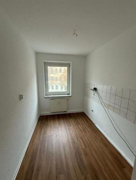 Chemnitz Gemütliche 1-Zimmer mit Balkon, Laminat und Wannenbad in ruhiger Lage Wohnung mieten
