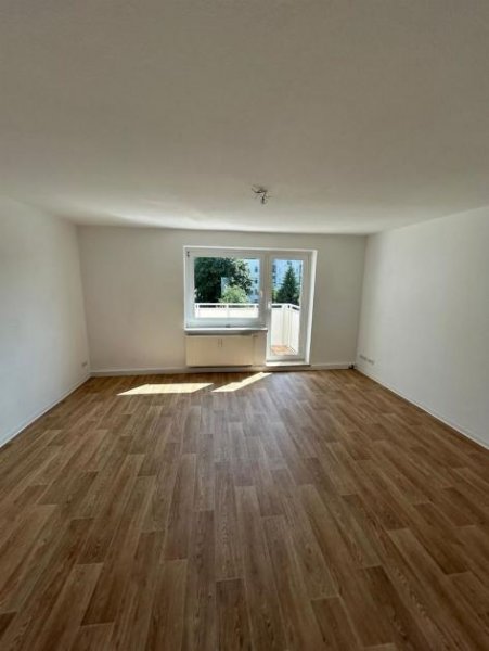 Chemnitz Gemütliche 1-Zimmer mit Balkon, EBK und Wannenbad in ruhiger Lage Wohnung mieten