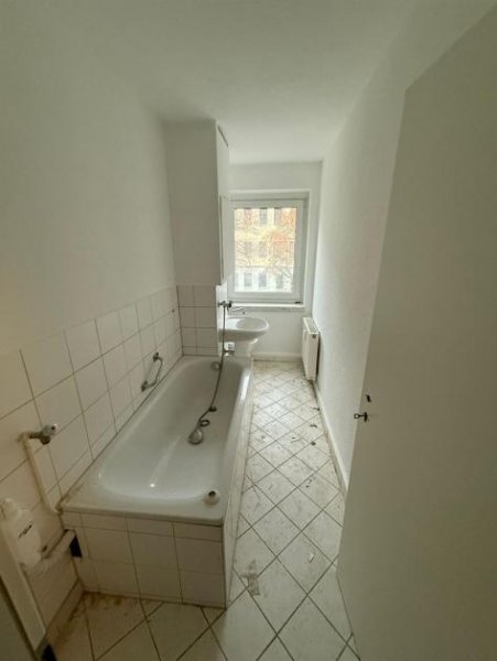 Chemnitz Gemütliche 1-Zimmer mit Balkon, Laminat und Wannenbad in ruhiger Lage Wohnung mieten