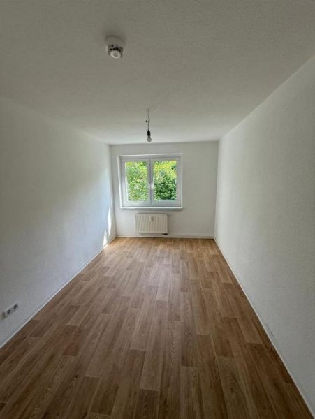 Chemnitz Gemütliche 2-Zimmer mit Balkon, Laminat und Dusche in ruhiger Lage Wohnung mieten