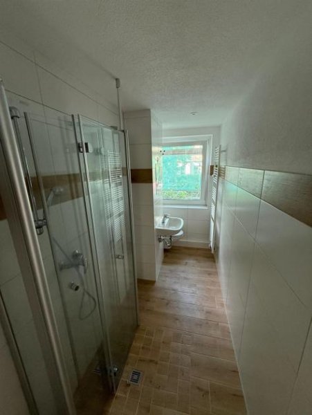 Chemnitz Gemütliche 2-Zimmer mit Balkon, Laminat und Dusche in ruhiger Lage Wohnung mieten