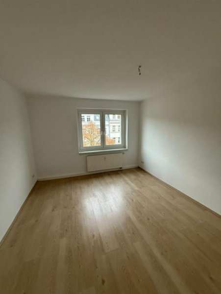 Chemnitz Gemütliche 3-Zimmer mit Balkon, Laminat und Wannenbad in ruhiger Lage! Wohnung mieten