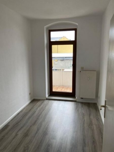 Chemnitz Gemütliche 3-Zimmer mit Laminat, Balkon und Wannenbad in zentraler Lage! EBK mgl.! Wohnung mieten