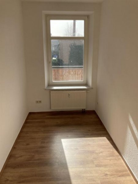 Chemnitz Gemütliche 3-Zimmer mit Laminat, EBK, Balkon und Wannenbad! Wohnung mieten