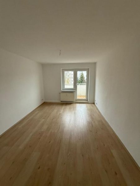 Chemnitz Gemütliche 3-Zimmer mit Balkon, Laminat und Wannenbad in ruhiger Lage! Wohnung mieten