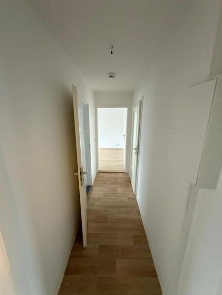 Chemnitz Gemütliche 3-Zimmer mit Balkon, Laminat und Wannenbad in ruhiger Lage! Wohnung mieten