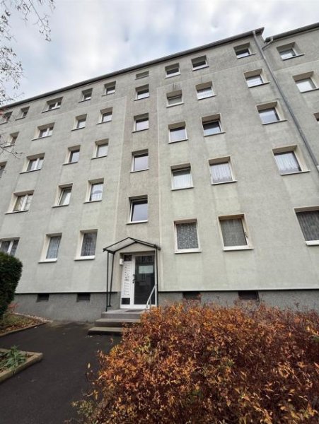 Chemnitz Gemütliche neu renovierte 3-Zimmer mit Balkon, Laminat und Wannenbad in ruhiger Lage! Wohnung mieten