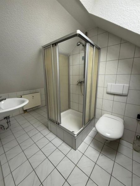 Chemnitz Große 3-Zimmer Maisonette mit Einbauküche, zwei Bädern, Stellplatz und Laminat in ruhiger Lage! Wohnung mieten