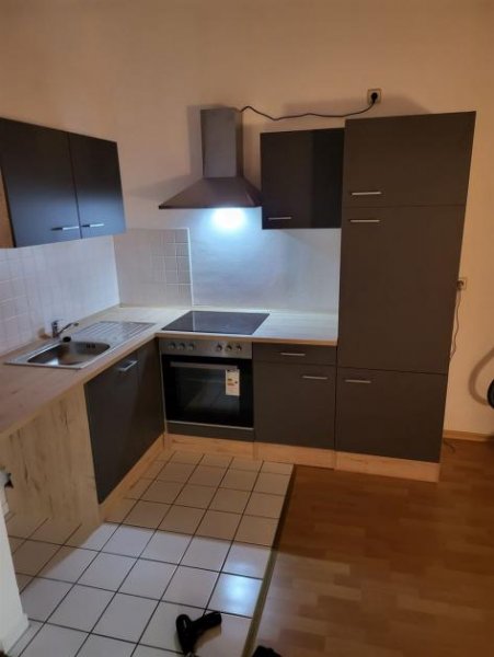 Chemnitz Große DG 3-Zimmer mit neuer EBK, Laminat, Wanne, Dusche und Aufzug in zentraler Lage! Wohnung mieten