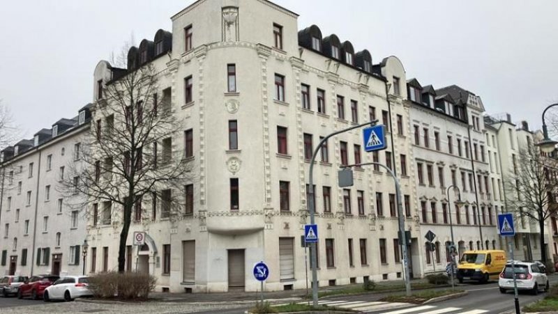 Chemnitz Große DG 3-Zimmer mit neuer EBK, Laminat, Wanne, Dusche und Aufzug in zentraler Lage! Wohnung mieten