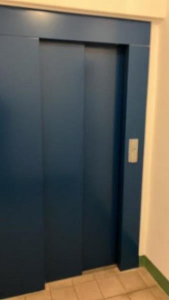 Chemnitz Große DG 3-Zimmer mit Laminat, Wanne, Dusche und Aufzug in zentraler Lage! EBK mgl. Wohnung mieten