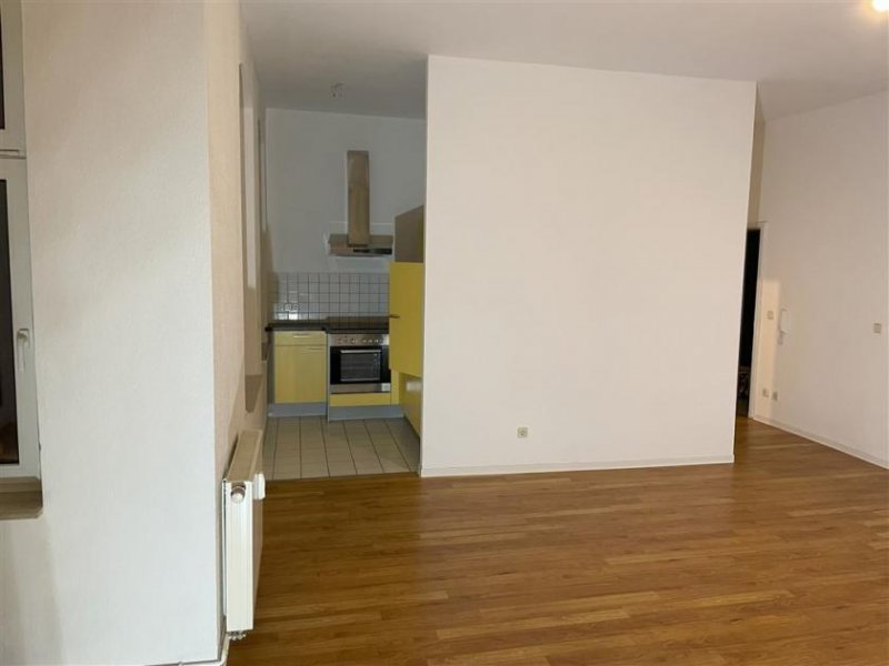 Chemnitz Großzügige 1-Zimmer mit Einbauküche, Dusche und Laminat in zentraler Lage! Wohnung mieten
